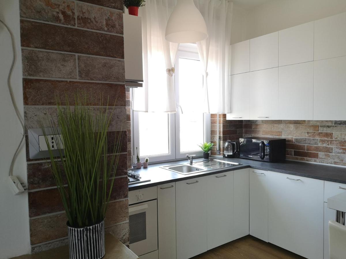 Queen East Verona Apartments Bagian luar foto