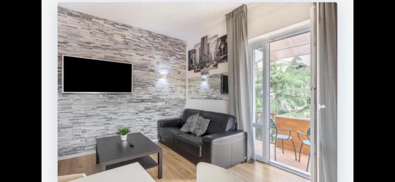 Queen East Verona Apartments Bagian luar foto